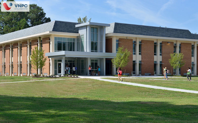Richard Bland College of William & Mary - Lộ trình du học Mỹ tiết kiệm